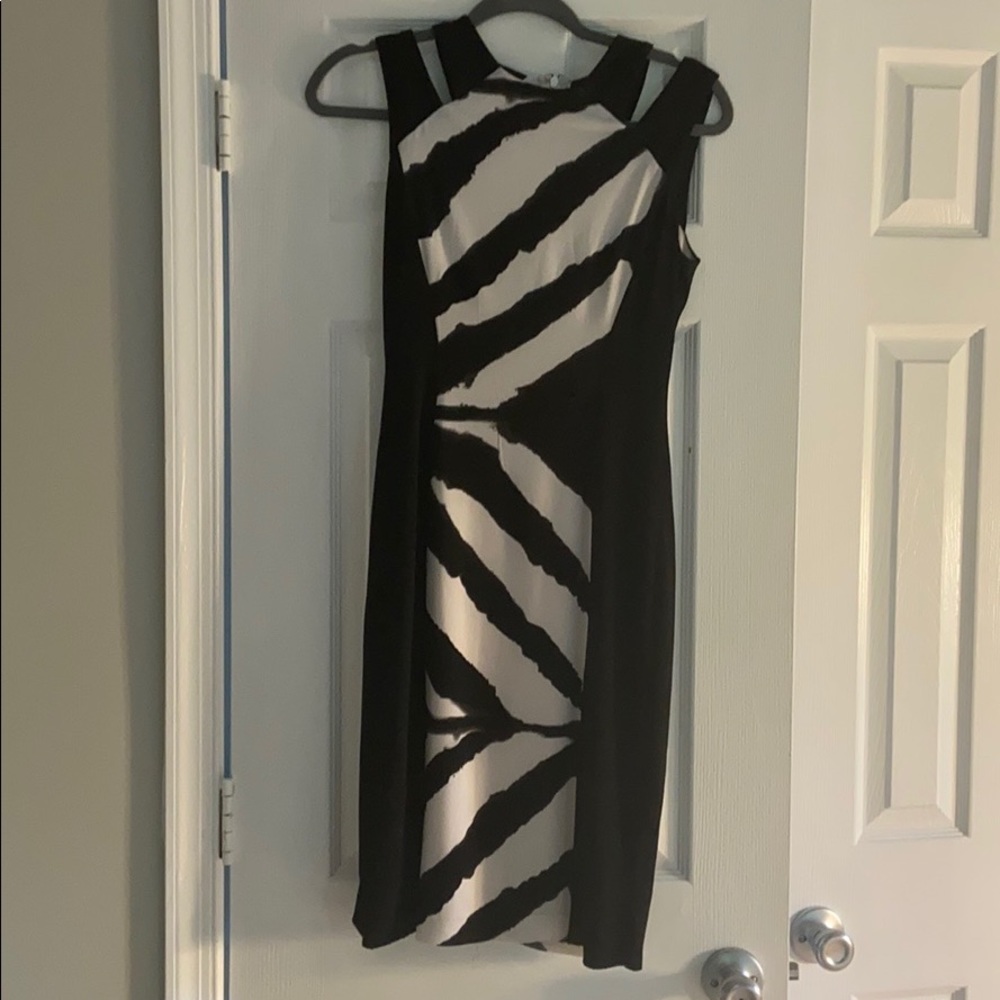 Cache Mid length cocktail dress in modern print